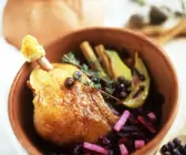 Entenschlegel mit Apfel-Blaukraut