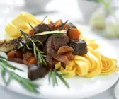 Lammgulasch mit Nudeln