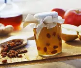 Apfelmarmelade mit Ingwer und beschwipsten Rosinen