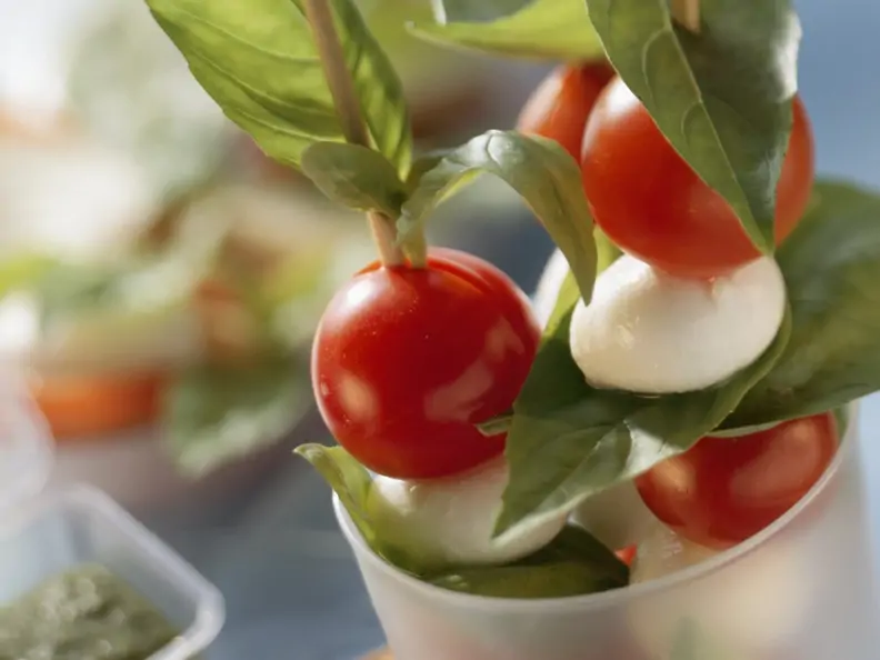 Tomaten-Mozzarella-Spieße