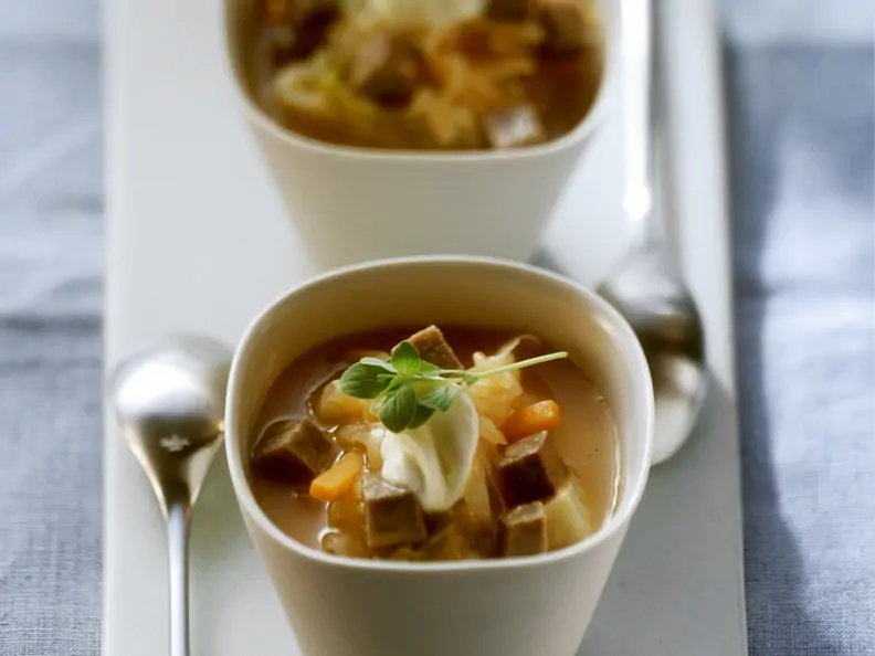 Rindfleisch-Sauerkrautsuppe