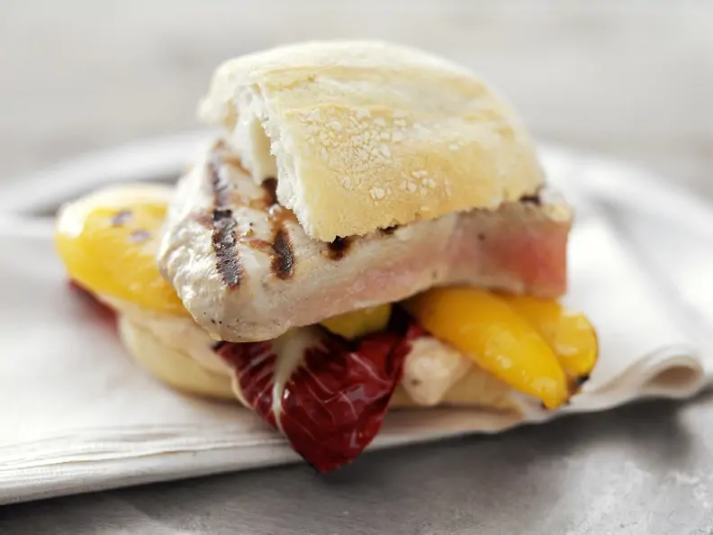 Sandwich mit Thunfischsteak