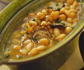Bohnen-Kichererbsensuppe mit Gerste und Pilzen