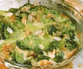 Brokkolikuchen mit Mandelblättchen