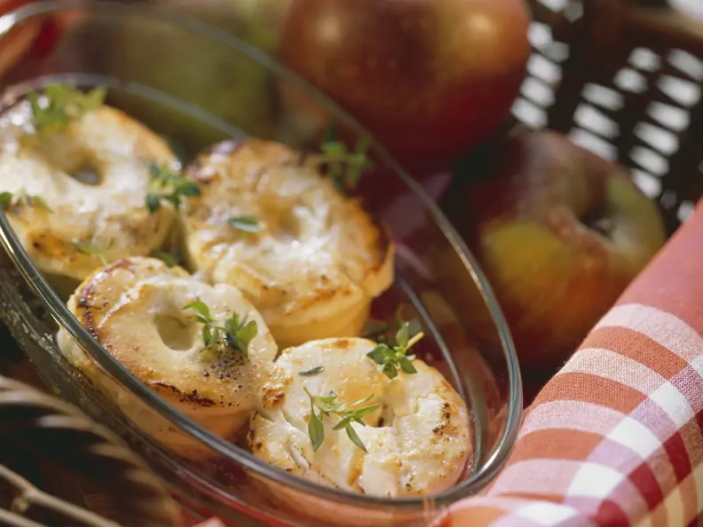 Gratinierter Ziegenkäse mit Apfel