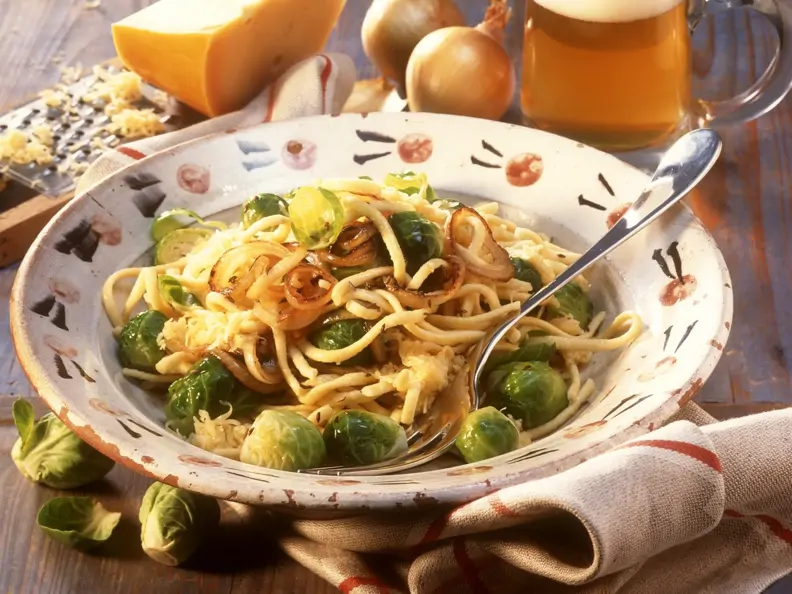 Käsespätzle mit Rosenkohl