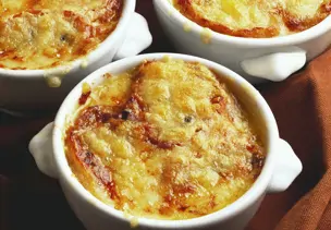 Überbackene Zwiebelsuppe