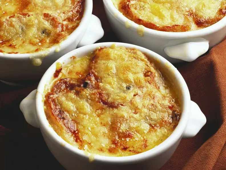 Überbackene Zwiebelsuppe