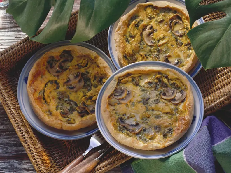 Scharfe Mini-Quiches mit Curryhähnchen und Champignons