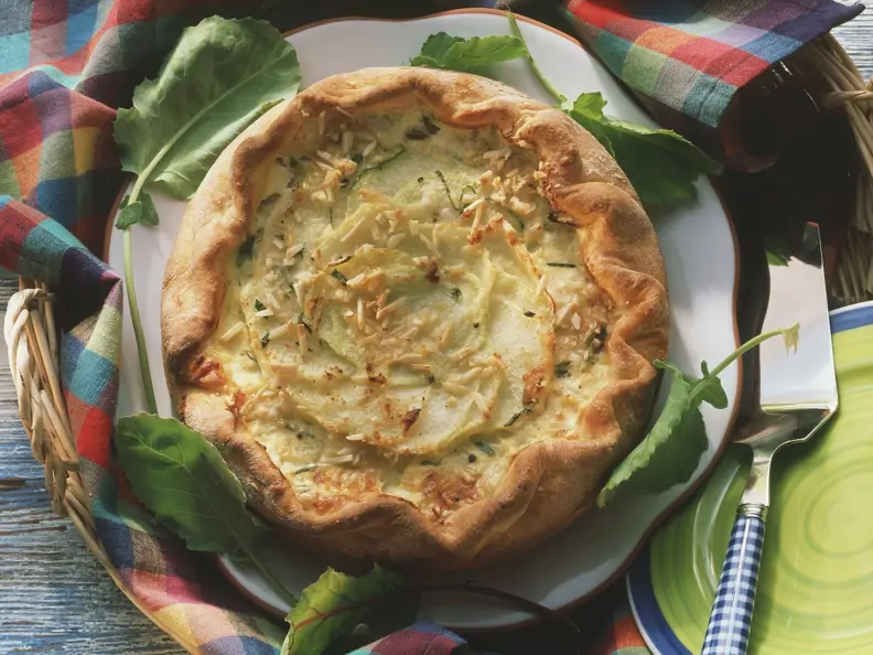 Kohlrabiquiche mit Mandeln und Parmesan