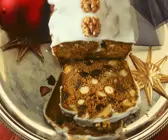 Nusskuchen mit Honig