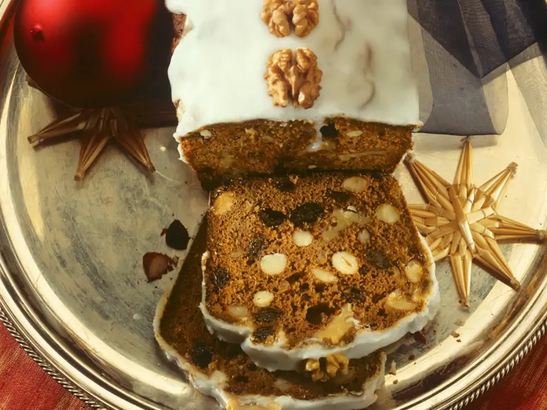 Nusskuchen mit Honig