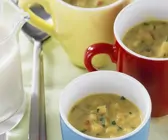 Cremige Linsensuppe mit Curry und Sojamilch