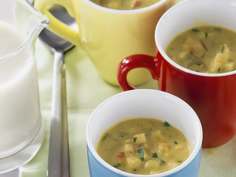 Cremige Linsensuppe mit Curry und Sojamilch