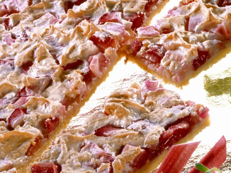 Rhabarber-Erdbeer-Blechkuchen