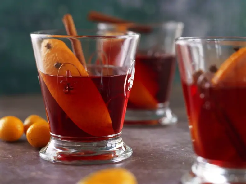 Orangenpunsch mit Zimt