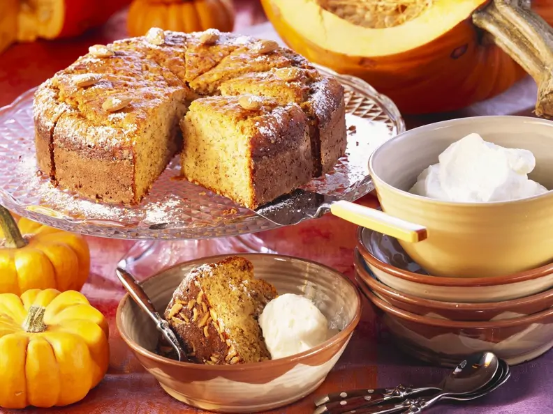 Süßer Kürbis-Nuss-Kuchen