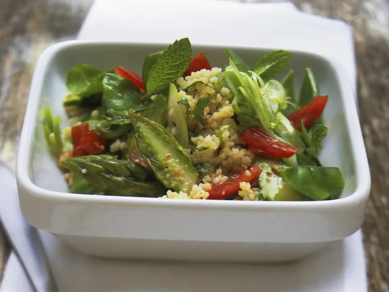 Couscous-Spargel-Salat mit Minze