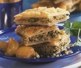 Baklava mit Aprikosenkompott