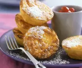 Kleine Safran-Reisgratins mit Cranberrykompott