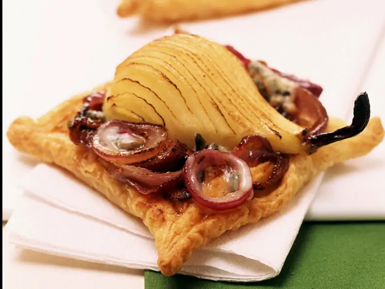 Kleiner Zwiebel-Birnen-Kuchen