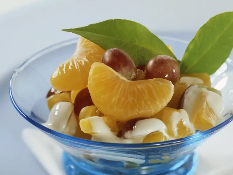 Mandarinen und Trauben mit Quarksoße