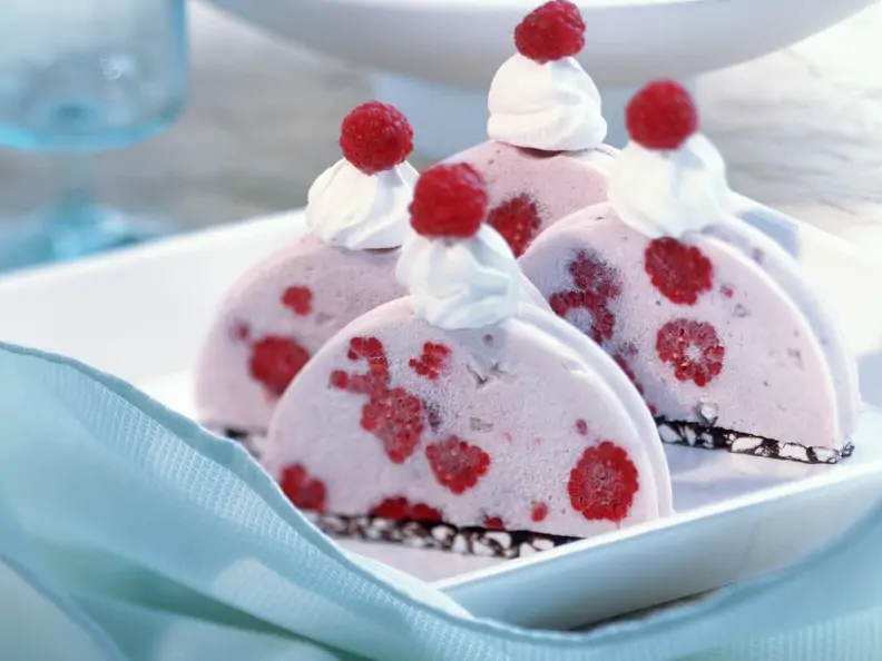 Himbeer-Eiskuchen