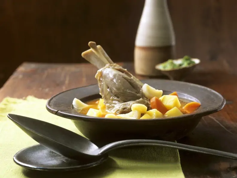 Gemüseeintopf mit Lammkeule