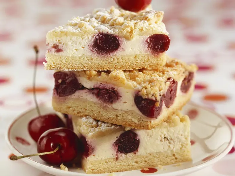 Streuselkuchen mit Kirschen-Quark