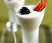 Joghurtmousse mit Obst