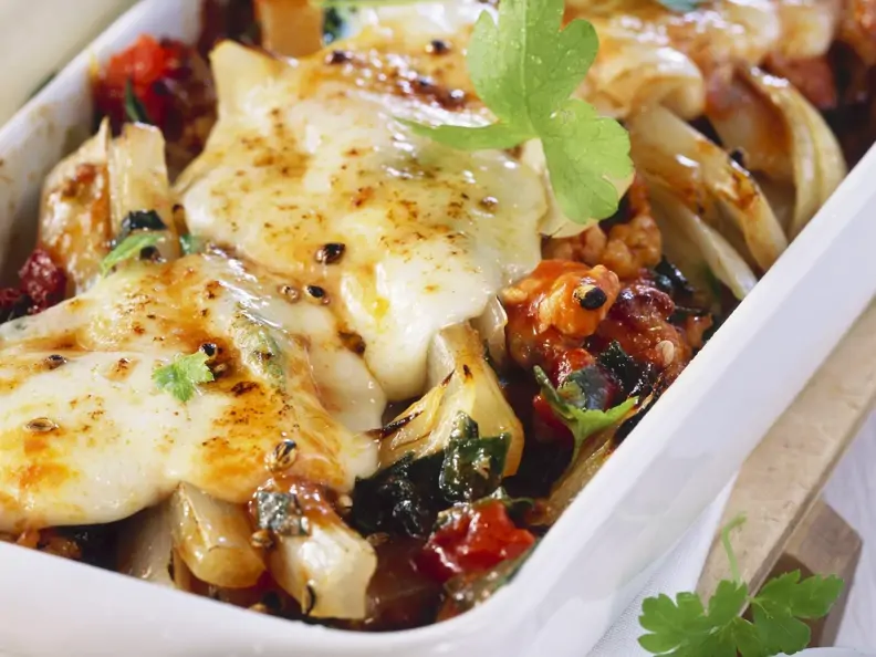 Mangold-Tomaten-Gratin mit Speck und Mozzarella