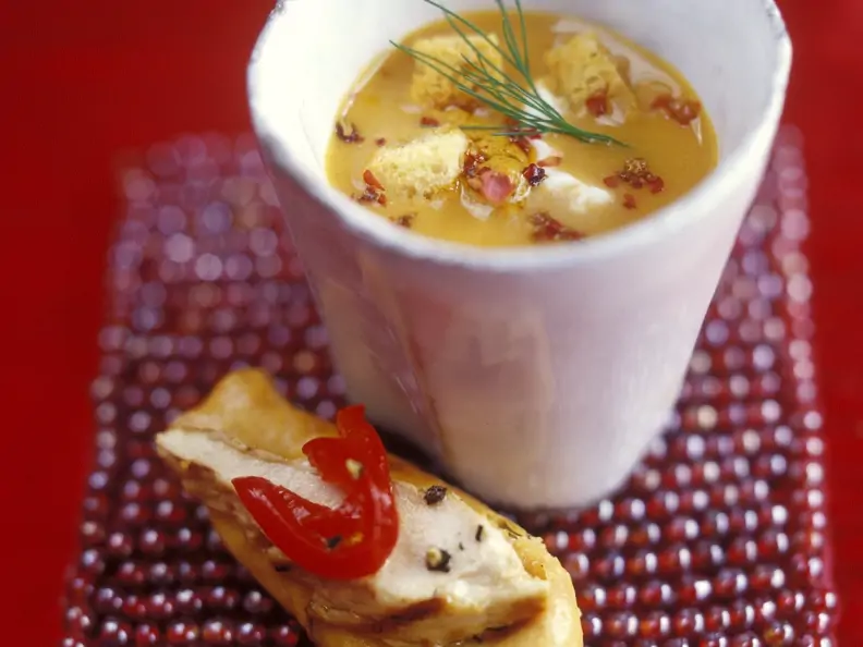 Fischsuppe mit Brot und zitronigem Hähnchen