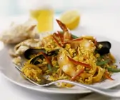 Meeresfrüchte-Paella mit Bohnen und Kaninchen