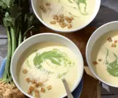 Selleriecremesuppe mit Croutons