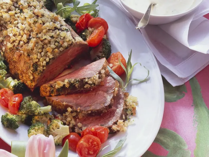 Rinderfiletbraten und Hollandaise mit Kräutern
