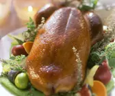 Entenbraten mit Kräutern und Obst