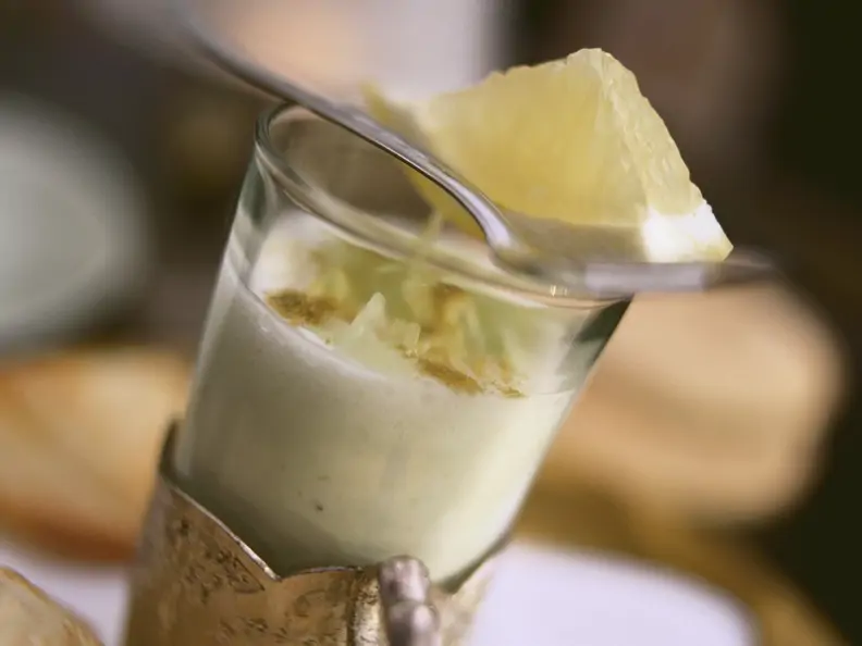 Libanesische Gurkenkaltschale mit Kreuzkümmel