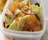 Fenchelsalat mit Karotten, Zwiebeln und Radieschen