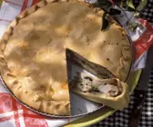 Pie mit Kaninchen und Gemüse