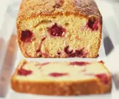 Himbeer-Teekuchen mit Bananen