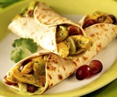 Wrap mit Hähnchencurry und Trauben