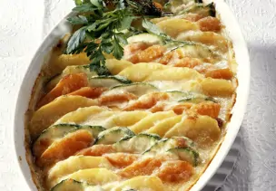 Kartoffel-Gemüse-Gratin mit Zucchini und Karotten