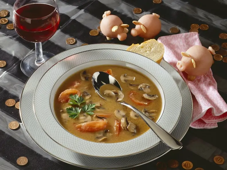 Pilzsuppe mit Tomaten