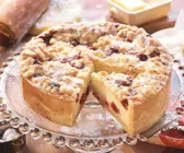 Käse-Kirsch-Kuchen mit Streuseln