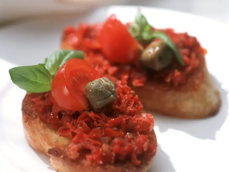 Bruschetta mit Kapern