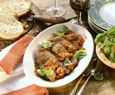 Rindersteaks mit Tomatensugo
