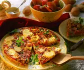 Spanische Tortilla mit Kartoffeln, Tomaten und Paprika