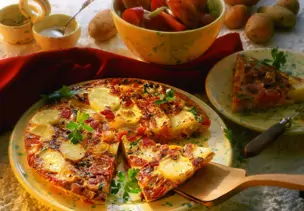 Spanische Tortilla mit Kartoffeln, Tomaten und Paprika