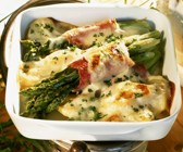Grüner Spargel mit Schinken gratiniert