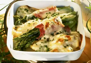 Spargelauflauf mit Kartoffeln und Schinken